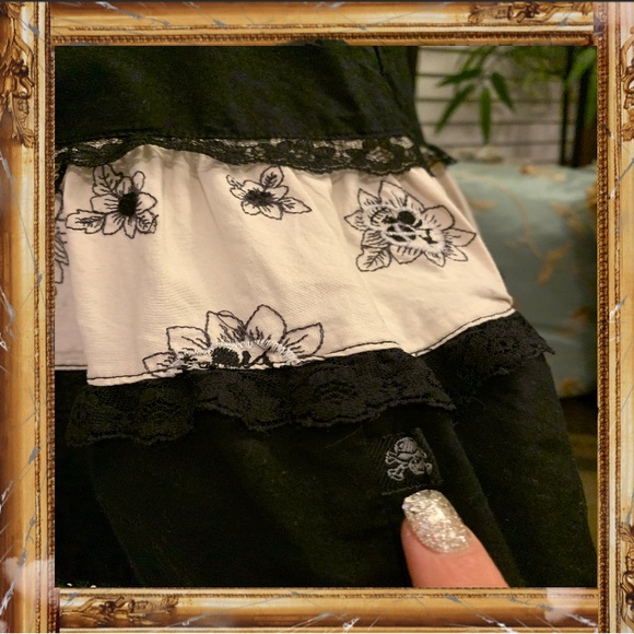 🚨Final Sale 🧚♀️Tripp NYC Skull Floral Lace Tiered Mini Skirt - Picture 16 of 16